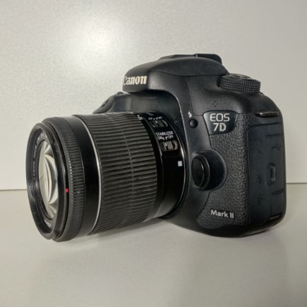 دوربین دست دوم Canon EOS 7D Mark II 18-55mm f/3.5-5.6 IS STM (15000 شات)