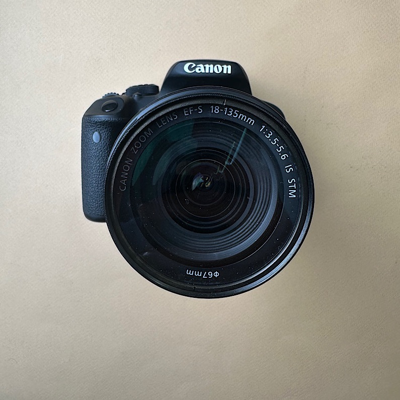 دوربین دست دوم Canon EOS 700D Kit 18-135mm f/3.5-5.6 IS STM Used (۱۸ هزار شات)