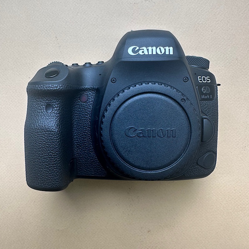 دوربین دست دوم Canon EOS 6D Mark II DSLR Camera Body (7000 شات)