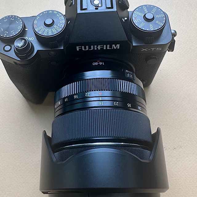 دوربین دست دوم Fujifilm X-T5 XF16-80mm Lens Kit Black (3000 شات)