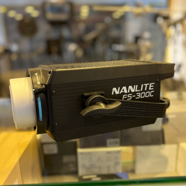 ویدئولایت دست دوم نانلایت Nanlite FS-300C RGB light