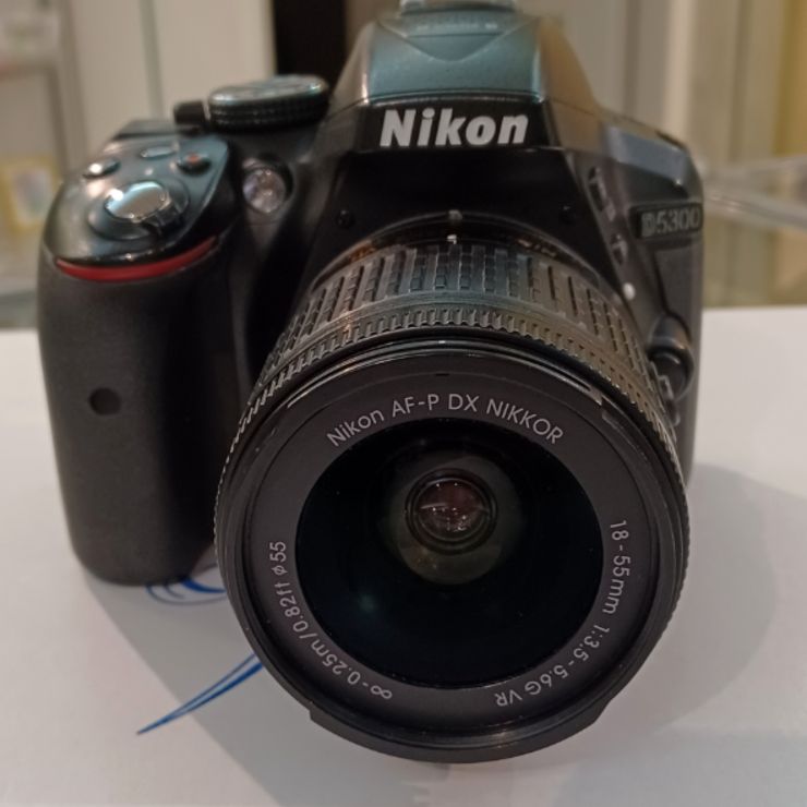 دوربین عکاسی نیکون Nikon D5300‌ Kit 18-55mm f/3.5-5.6 G AF-P VR  (حدود۷۸۰۰ شات)