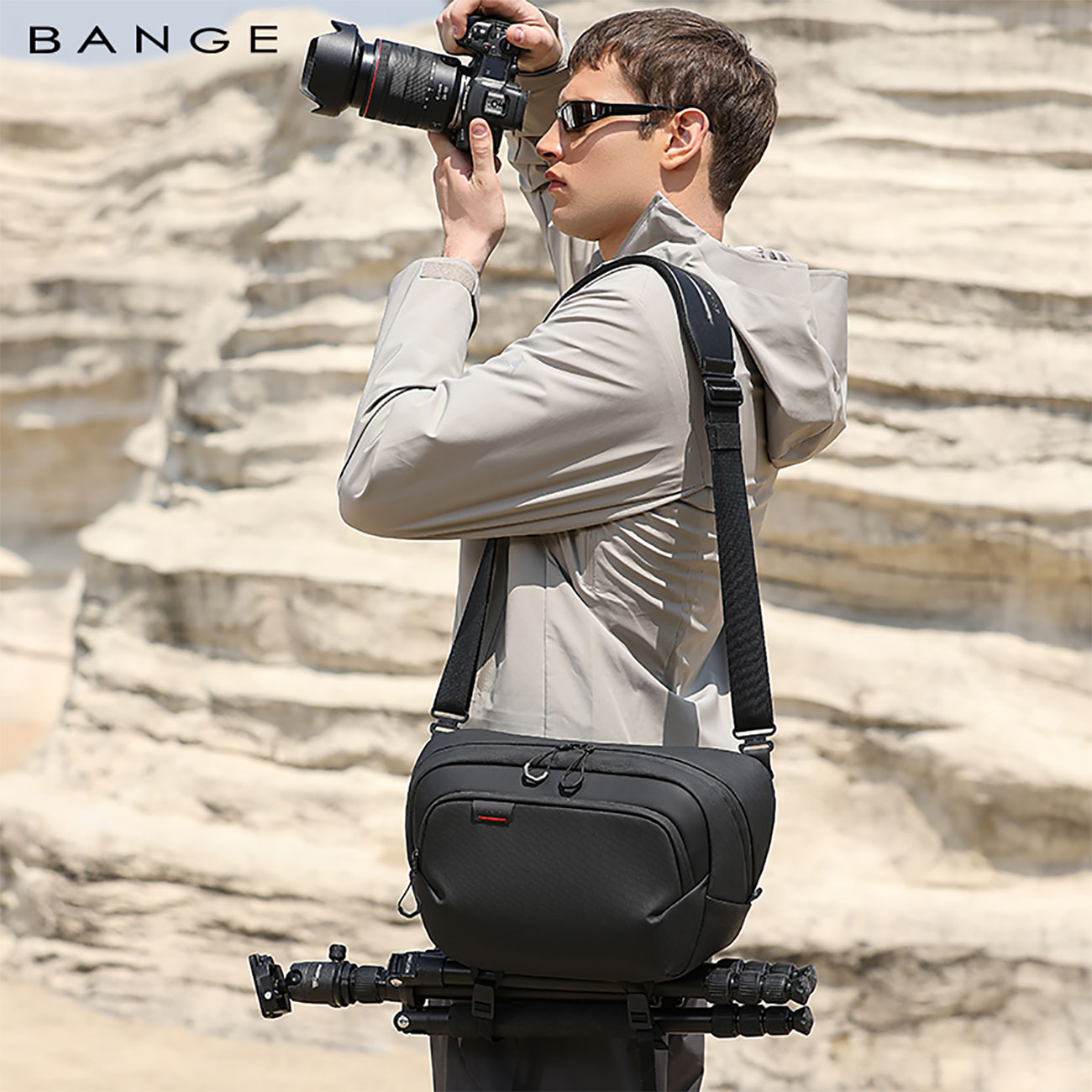 نمای کاربردی از کیف بنج Bange XJ329 Camera Sling Bag