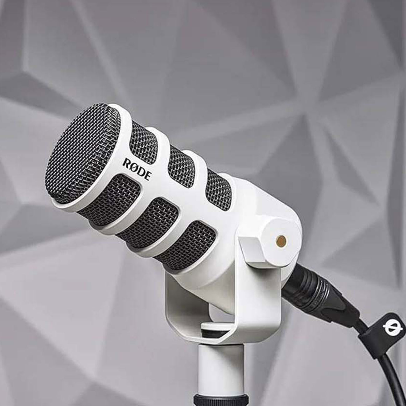 نمای کاربردی میکروفون استودیویی رود Rode Dynamic Pod Mic Microphone for Podcasting White