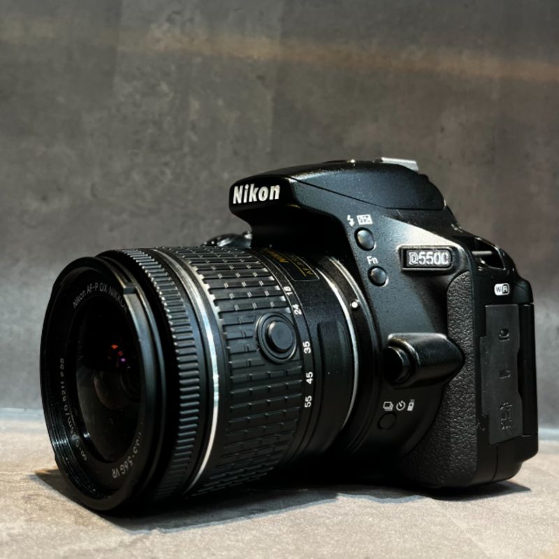 دوربین دست دوم عکاسی نیکون Nikon D5500 Kit AF-P 18-55mm f/3.5-5.6G VR (16000 شات)