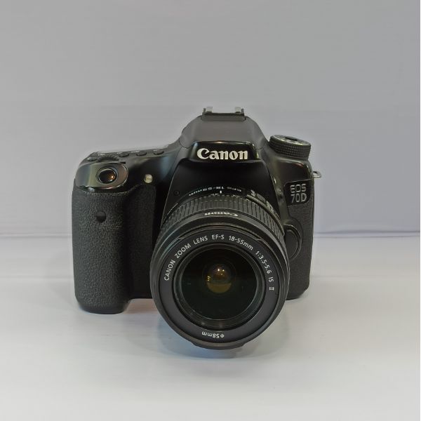 دوربین عکاسی کانن دست دوم Canon EOS 70D EF-S 18-55mm f/3.5-5.6 II (30000 شات)