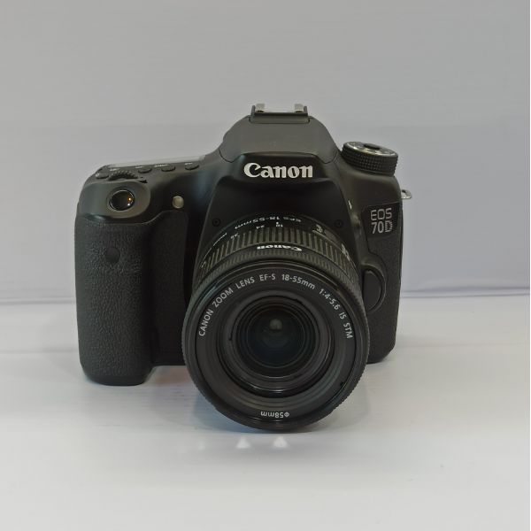 دوربین دست دوم canon 70d canon 18-55 (8000 شات)