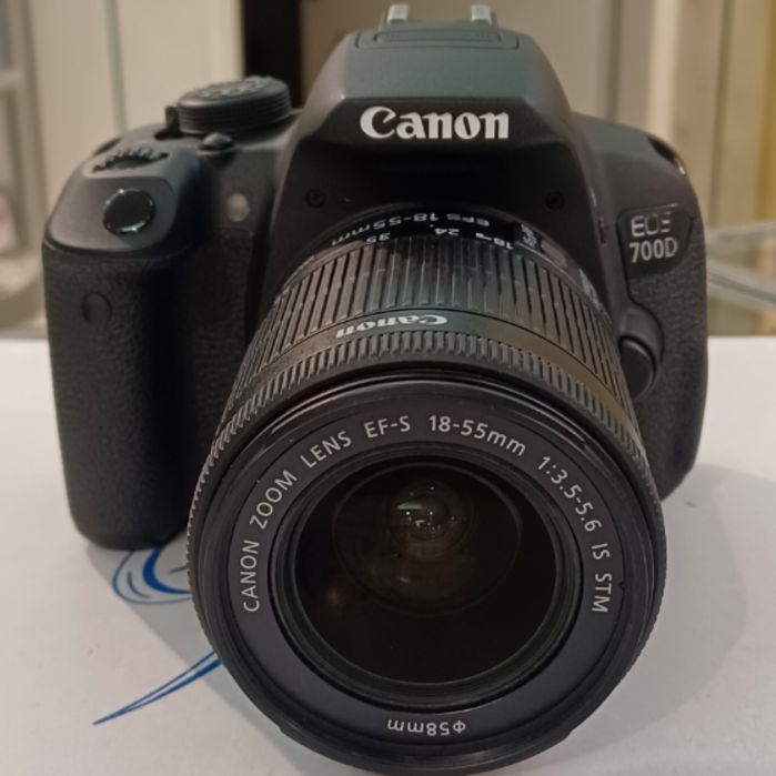 دوربین دست دوم دوربین دست دوم Canon EOS 700D Kit 18-55mm f/3.5-5.6 IS STM (2510 شات)