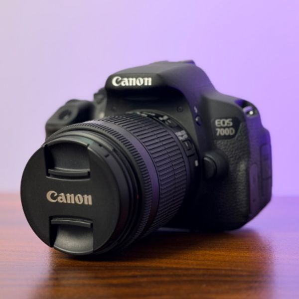 دوربین دست دوم Canon EOS 700D Kit 18-55mm f/3.5-5.6 IS STM (3000 شات)
