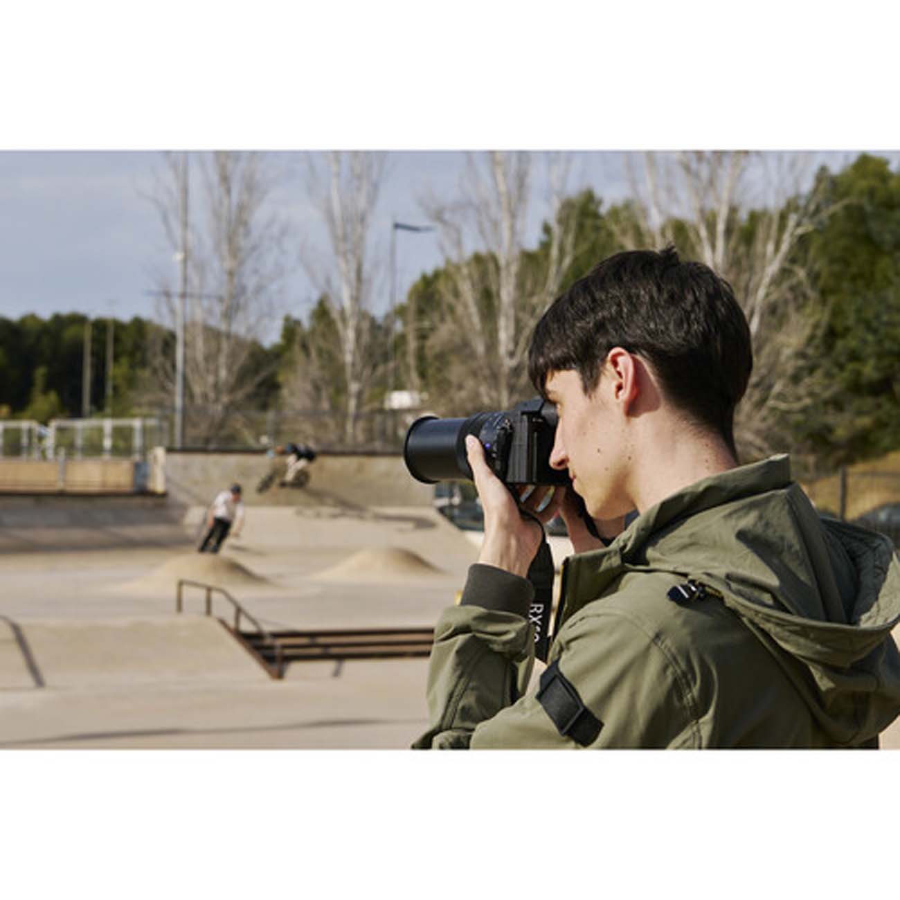 نمای کاربردی از دوربین عکاسی سونی Sony RX10 V Digital Camera