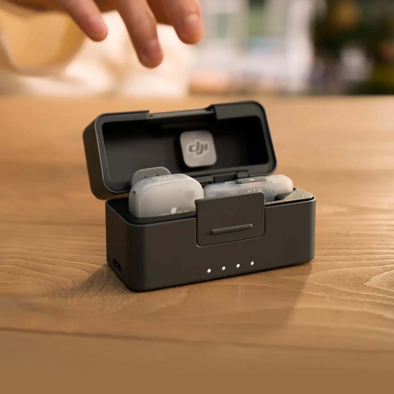 نمای کاربردی میکروفون بی‌سیم دی‌جی‌آی DJI Mic Mini 2 (1 TX + 1 Mobile RX + Case) Wireless Microphone