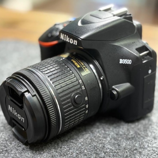 دوربین نیکون دست دوم Nikon D3500 DSLR Camera Kit 18-55mm f/3.5-5.6G VR (4/000 شات)