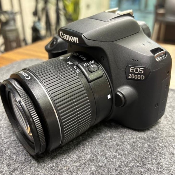 دوربین دست دوم Canon EOS 2000D kit EF-S 18-55mm IS II (23/000 شات)