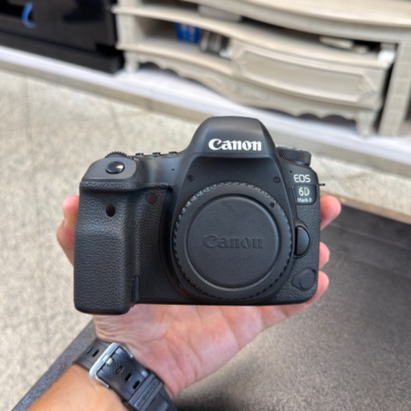 دوربین دست دوم عکاسی کانن Canon EOS 6D Mark II DSLR Camera Body (2/900 شات)