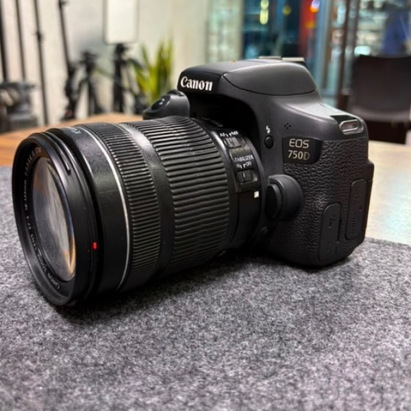 دوربین دست دوم دوربین دست دوم عکاسی کانن Canon EOS 750D Kit 18-55mm f/3.5-5.6 IS STM  (19/000 شات)