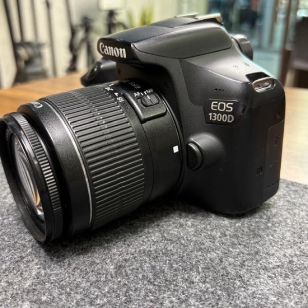 دوربین عکاسی کانن دست دوم Canon EOS 1300D Kit 18-55mm f/3.5-5.6 IS II(26/000 شات)