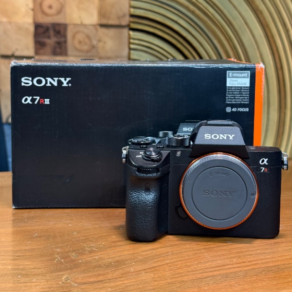 دوربین دست دوم بدون آینه سونی Sony a7R III Mirrorless Camera (17000 شات)