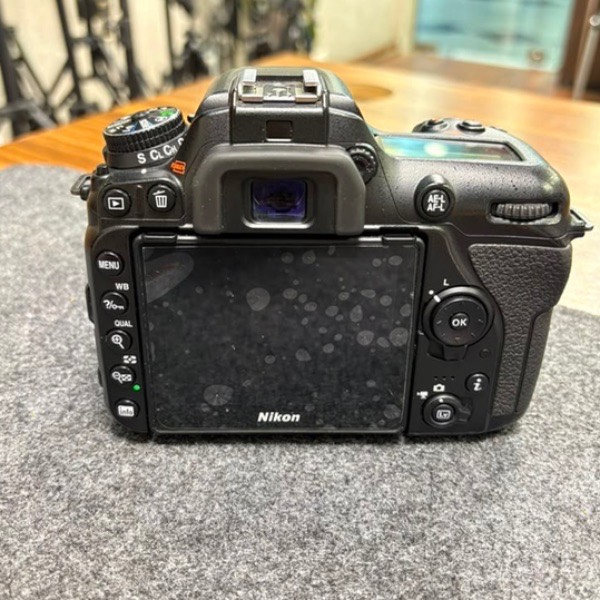 دوربین دست دوم عکاسی نیکون Nikon D7500 Kit 18-140mm f/3.5-5.6 G VR (25/000 شات)