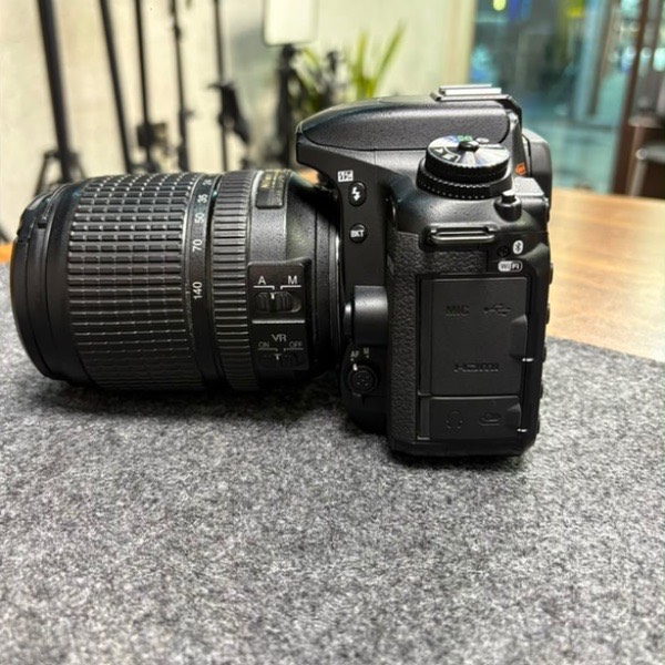 دوربین دست دوم عکاسی نیکون Nikon D7500 Kit 18-140mm f/3.5-5.6 G VR (25/000 شات)