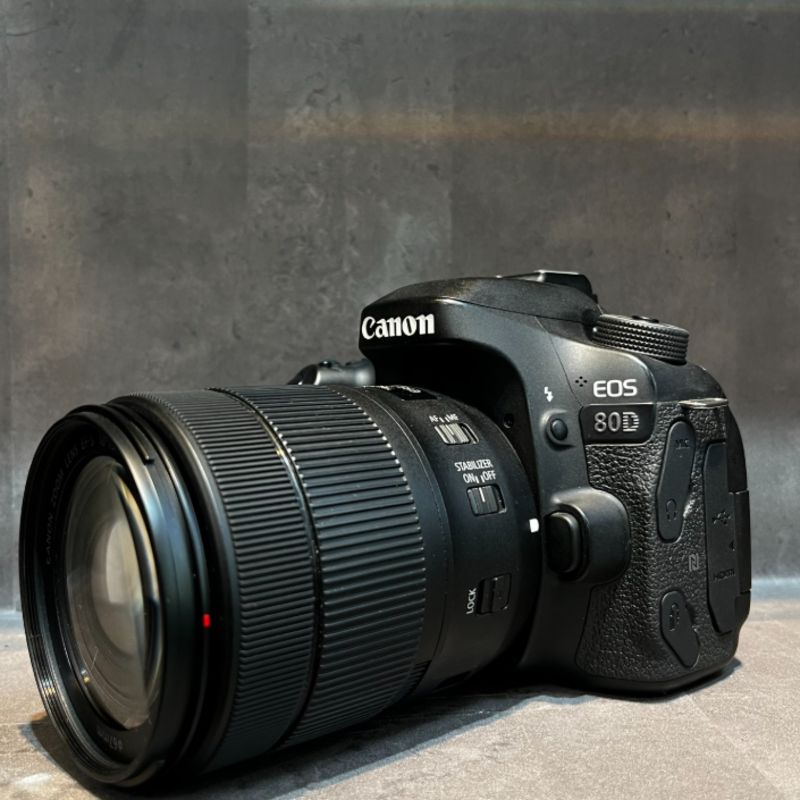 دوربین دست دوم عکاسی کانن Canon EOS 80D Kit 18-135mm f/3.5-5.6 IS USM  (2000 شات)
