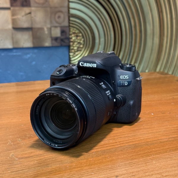 دوربین دست دوم عکاسی کانن Canon EOS 77D Kit 18-135mm f/3.5-5.6 IS USM (8500 شات)