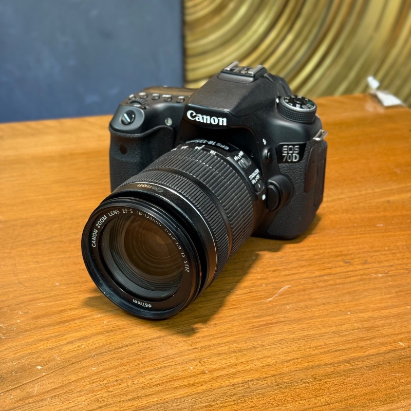 دوربین دست دوم عکاسی کانن Canon EOS 70D Kit 18-135mm f/3.5-5.6 IS STM (5500 شات)