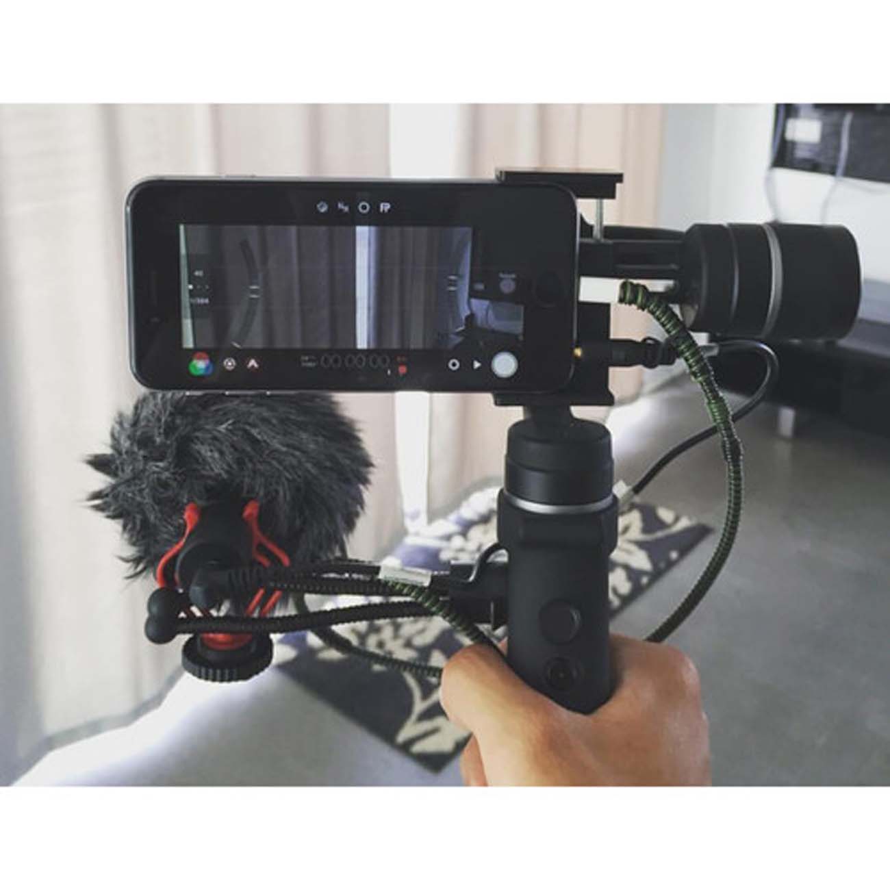 نمای کاربردی از میکروفون رو دوربینی بویا Boya BY-MM1 Mini Cardioid Condenser Microphone