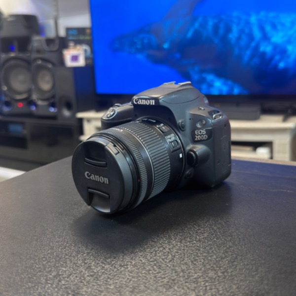 دوربین دست دوم عکاسی کانن Canon EOS 200D Kit 18-55mm f/4-5.6 IS STM (39/000 شات)