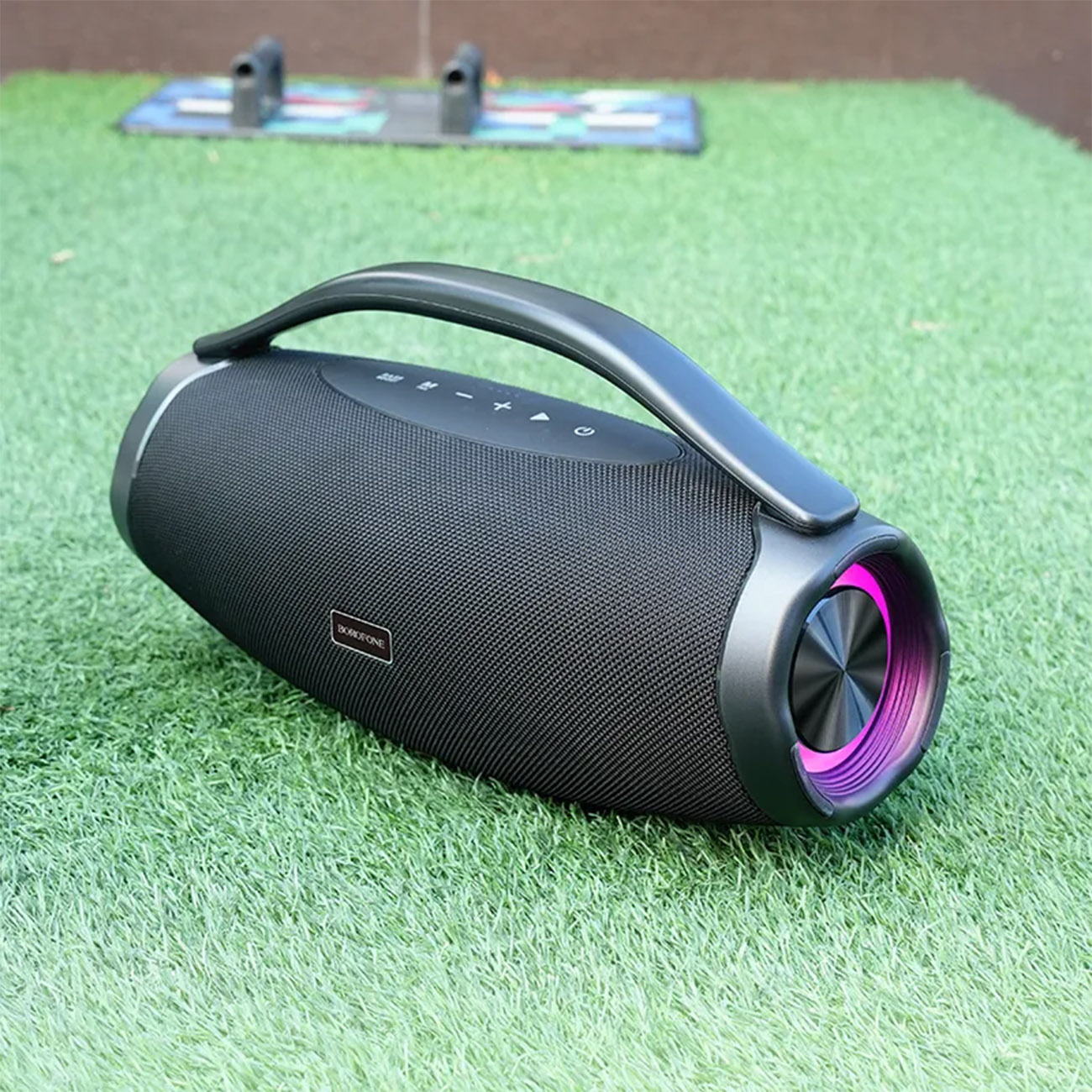 عکس در حال استفاده از اسپیکر بلوتوثی بروفون Borofone DR16 Bluetooth Speaker