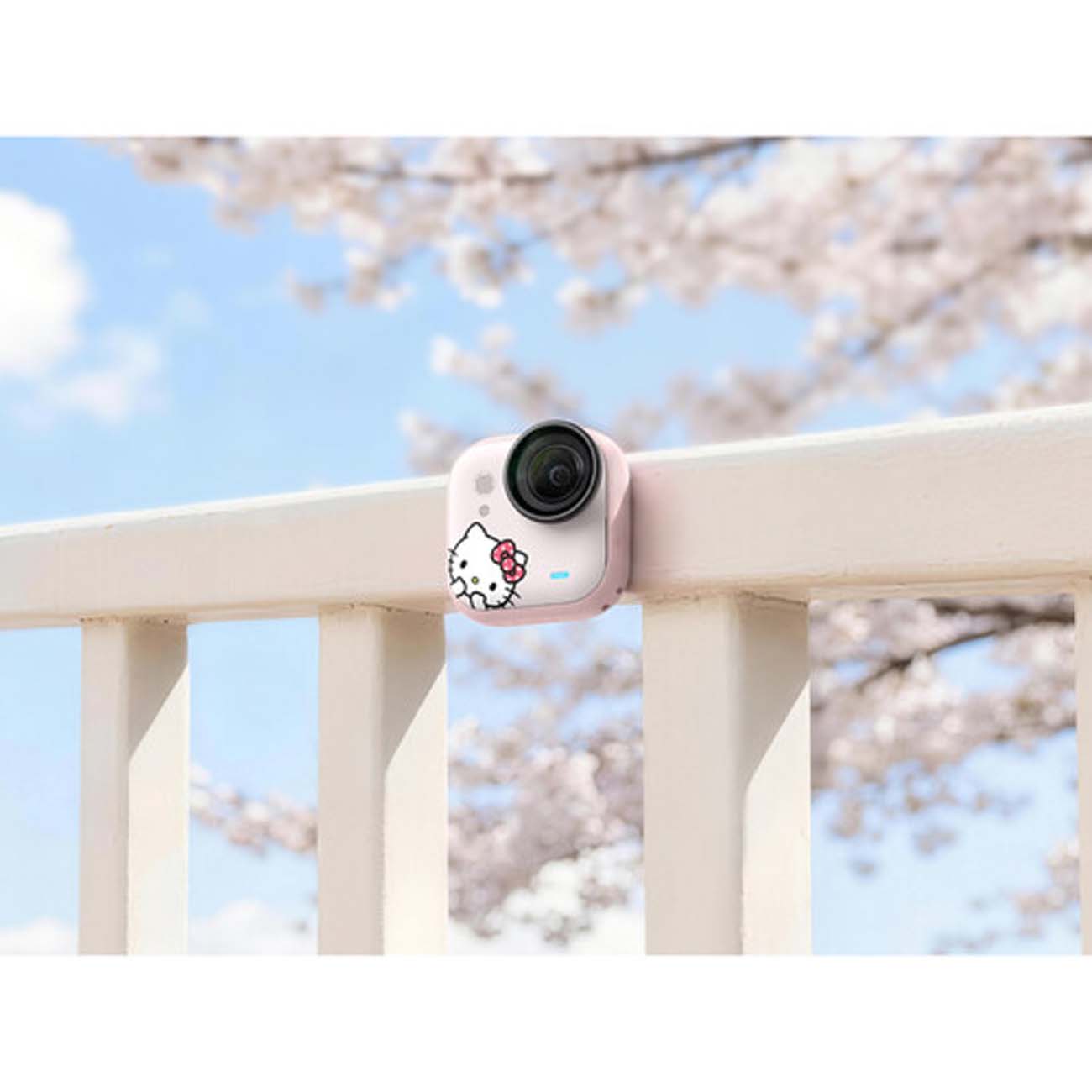 نمای کاربردی دوربین اکشن اینستا۳۶۰ Insta360 GO Ultra x Hello Kitty Limited Edition Action Camera