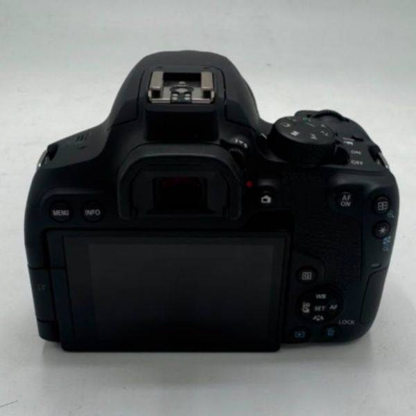دوربین دست دوم Canon EOS 850D kit EF-S 18-135mm f/3.5-5.6 IS USM (3000 شات)