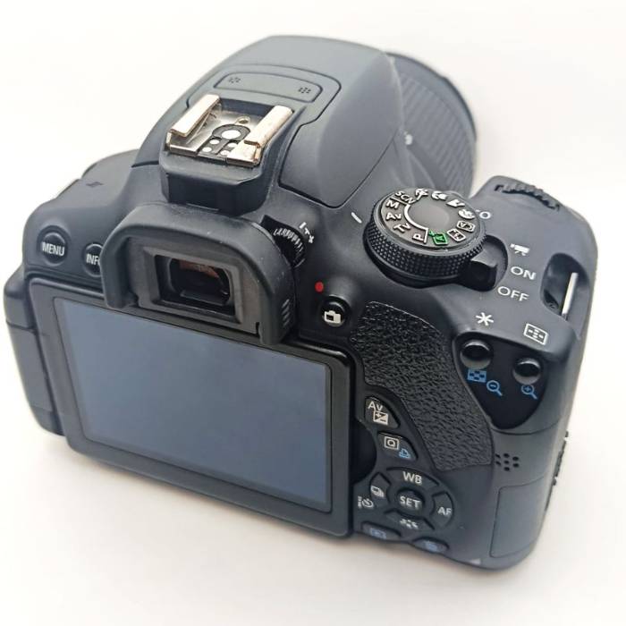 دوربین عکاسی کانن Canon EOS 700D Kit 18-55mm f/3.5-5.6 iii (20000 شات)