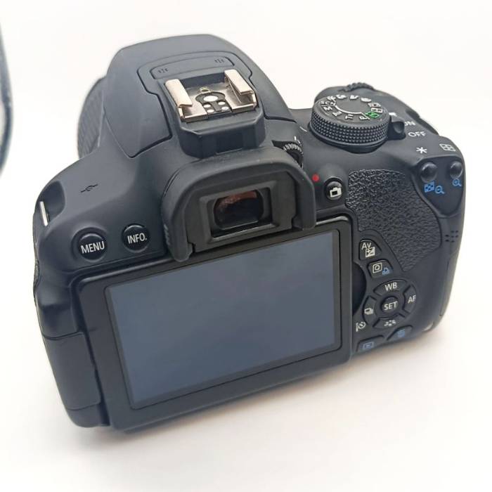دوربین عکاسی کانن Canon EOS 700D Kit 18-55mm f/3.5-5.6 iii (20000 شات)