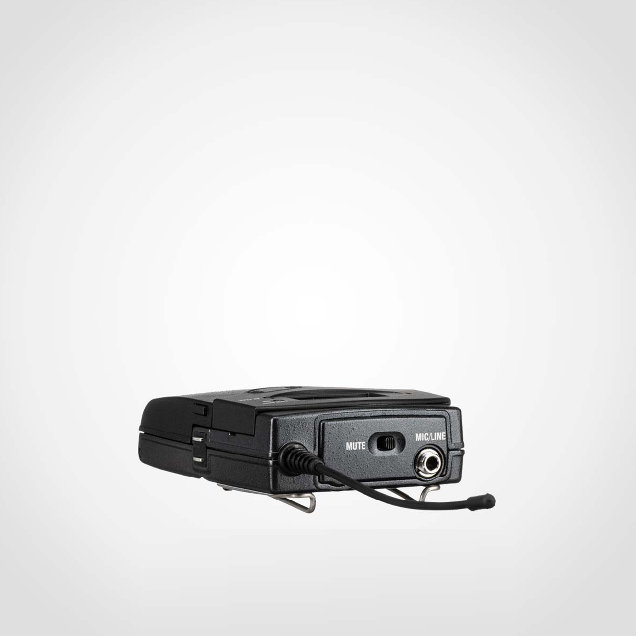 عکس سه رخ از فرستنده کمری میکروفون بی سیم سنهایزر Sennheiser EW 100 ENG G4 Wireless Microphone Combo