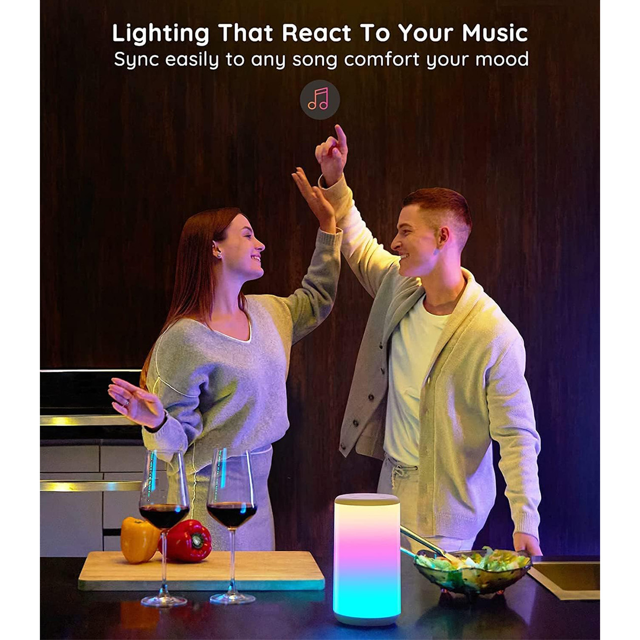 عکس در حال استفاده از چراغ هوشمند رومیزی گووی Govee Aura H6052 Smart Table Lamp
