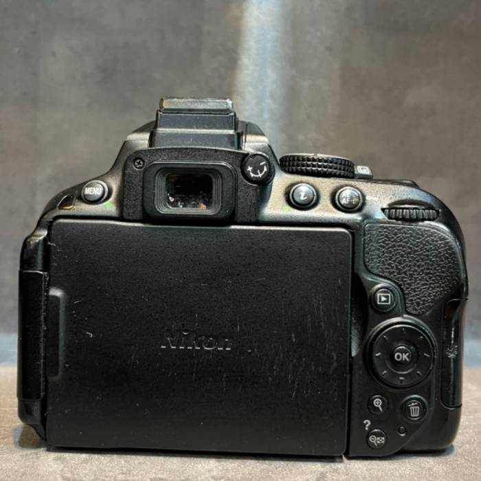 دوربین دست دوم عکاسی نیکون Nikon D5300‌ Kit 18-105/3.5-5.6 VR (22000 شات)