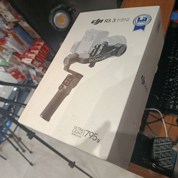 گیمبال دست دوم دوربین دی جی آی DJI RS 3 Mini Gimbal Stabilizer