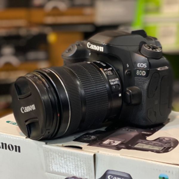 دوربین دست دوم عکاسی کانن Canon EOS 80D Kit 18-135mm f/3.5-5.6 IS USM (15000 شات)