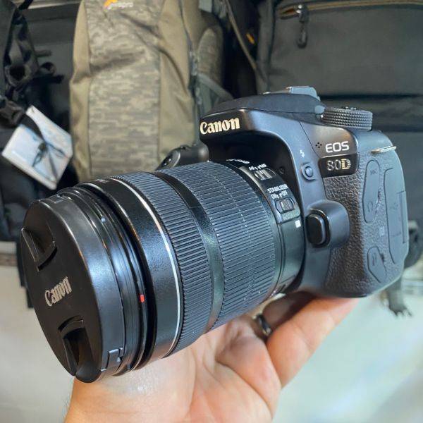 دوربین دست دوم عکاسی کانن Canon EOS 80D Kit 18-135mm f/3.5-5.6 IS USM (15000 شات)
