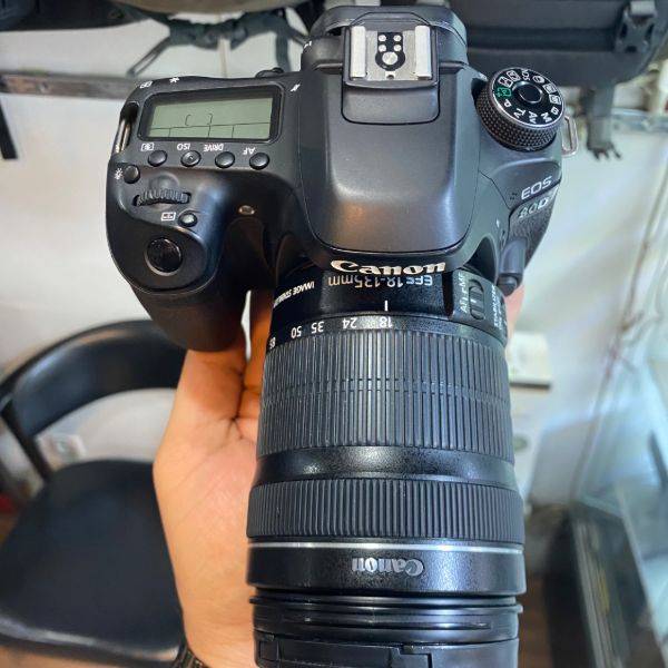 دوربین دست دوم عکاسی کانن Canon EOS 80D Kit 18-135mm f/3.5-5.6 IS USM (15000 شات)