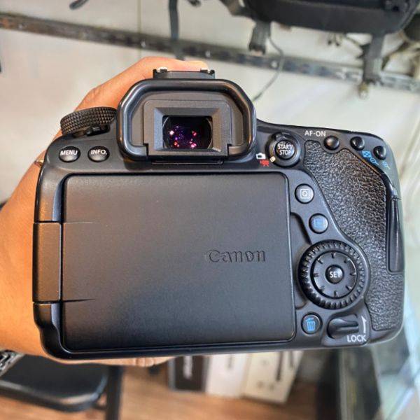دوربین دست دوم عکاسی کانن Canon EOS 80D Kit 18-135mm f/3.5-5.6 IS USM (15000 شات)