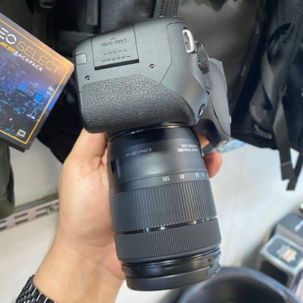 دوربین دست دوم عکاسی کانن Canon EOS 850D kit EF-S 18-135mm f/3.5-5.6 IS USM (4000 شات)