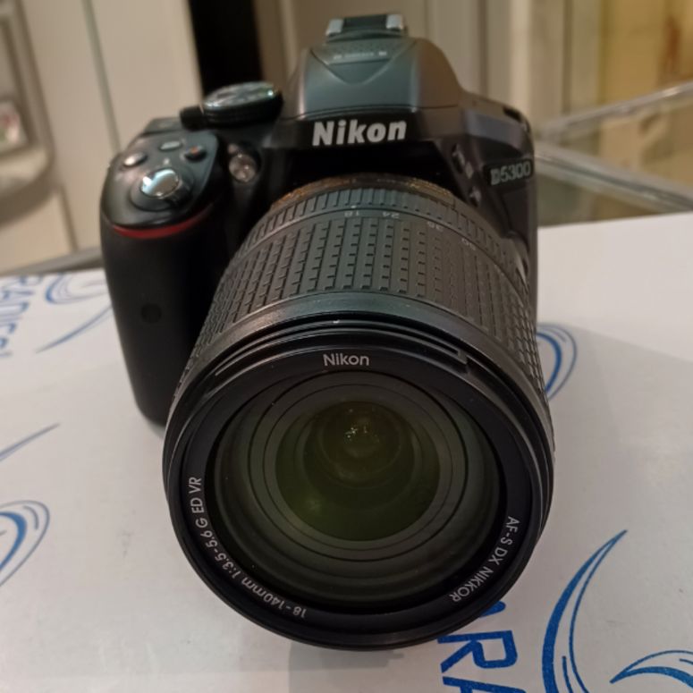 دوربین دست دوم عکاسی نیکون Nikon D5300 kit 18-140mm f/3.5-5.6 G VR (6296 شات)