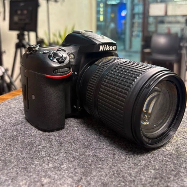 دوربین دست دوم عکاسی نیکون Nikon D7200 Kit 18-140mm f/3.5-5.6 G VR (22/000 شات)