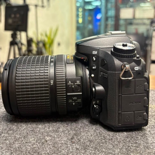 دوربین دست دوم عکاسی نیکون Nikon D7200 Kit 18-140mm f/3.5-5.6 G VR (22/000 شات)