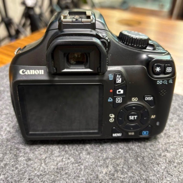 دوربین دست دوم عکاسی کانن مدل Canon EOS 1100D Kit 18-55mm  (20/400 شات)