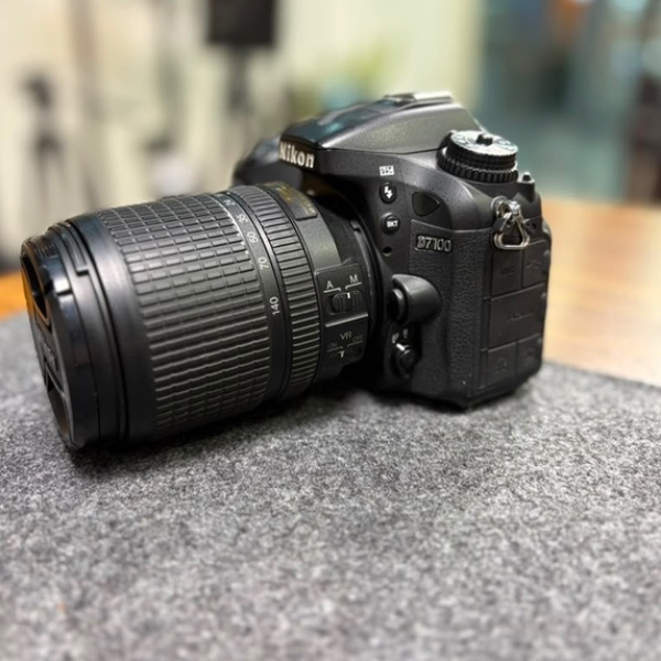 دوربین دست دوم عکاسی نیکون Nikon D7100 Kit 18-140mm f/3.5-5.6 G VR  (30/000 شات)