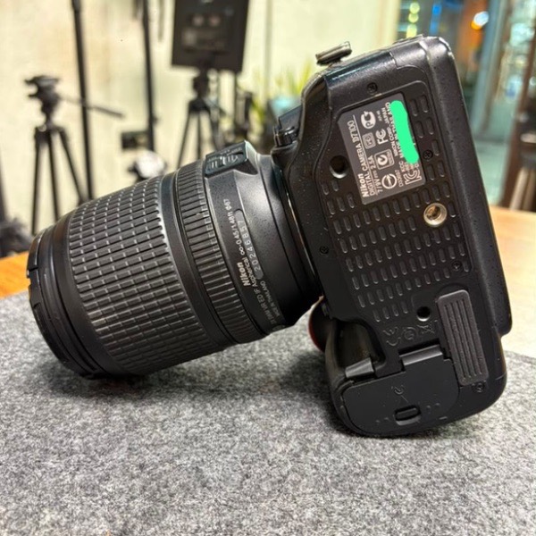 دوربین دست دوم عکاسی نیکون Nikon D7100 Kit 18-140mm f/3.5-5.6 G VR  (30/000 شات)