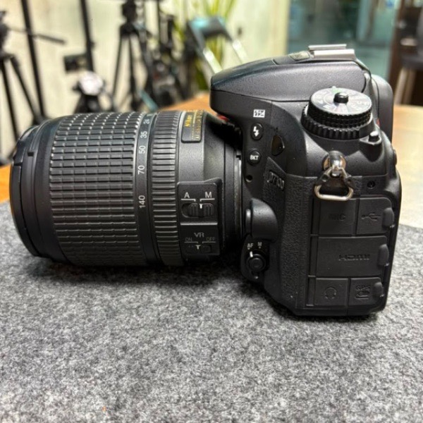 دوربین دست دوم عکاسی نیکون Nikon D7100 Kit 18-140mm f/3.5-5.6 G VR  (30/000 شات)