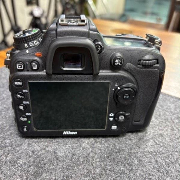 دوربین دست دوم عکاسی نیکون Nikon D7100 Kit 18-140mm f/3.5-5.6 G VR  (30/000 شات)